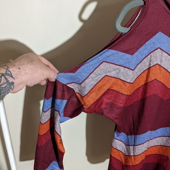 NWT Voins Color Blocked Chevron Top - Picture 3 of 5